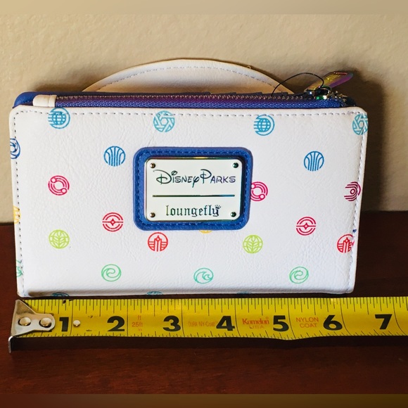 ✨ Loungefly Disney EPCOT Wallet. NWT ✨ - Picture 16 of 16